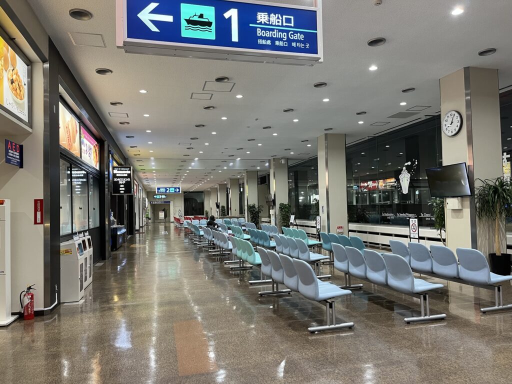 苫小牧西港フェリーターミナルロビー