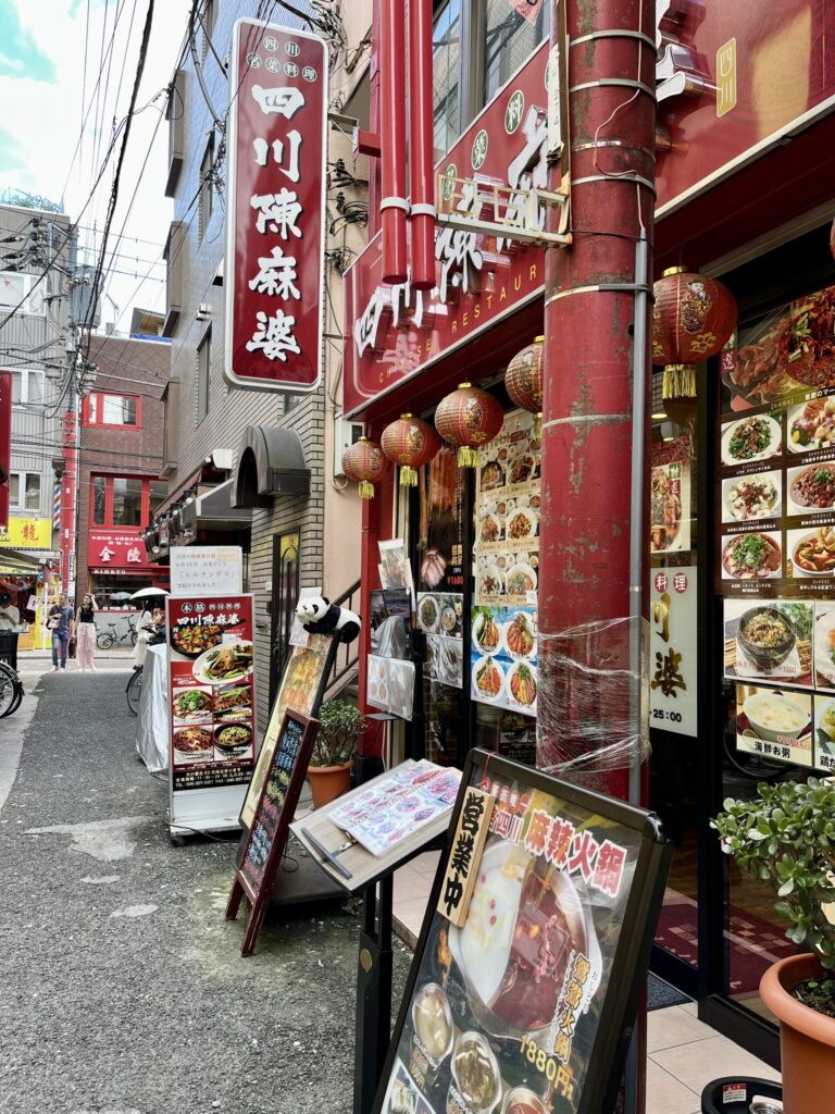 中華街の路地の店