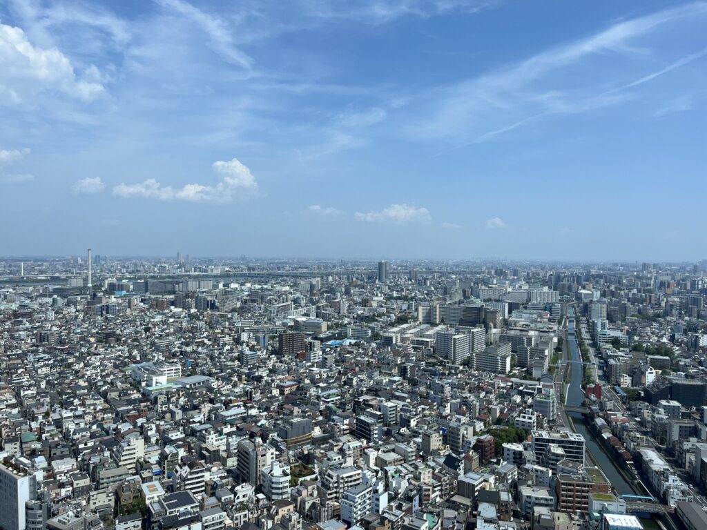 イーストタワーから西を望む